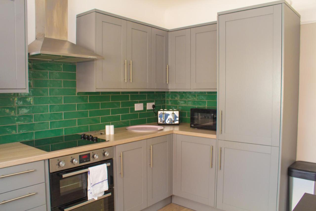Cosy 3Bed Bungalow In West Kirby, Free Parking Frankby Eksteriør bilde