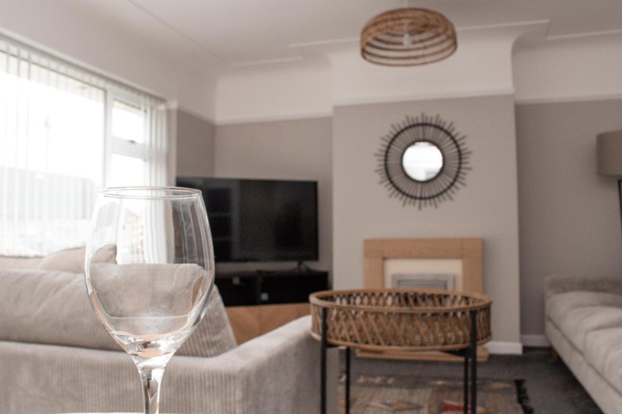 Cosy 3Bed Bungalow In West Kirby, Free Parking Frankby Eksteriør bilde