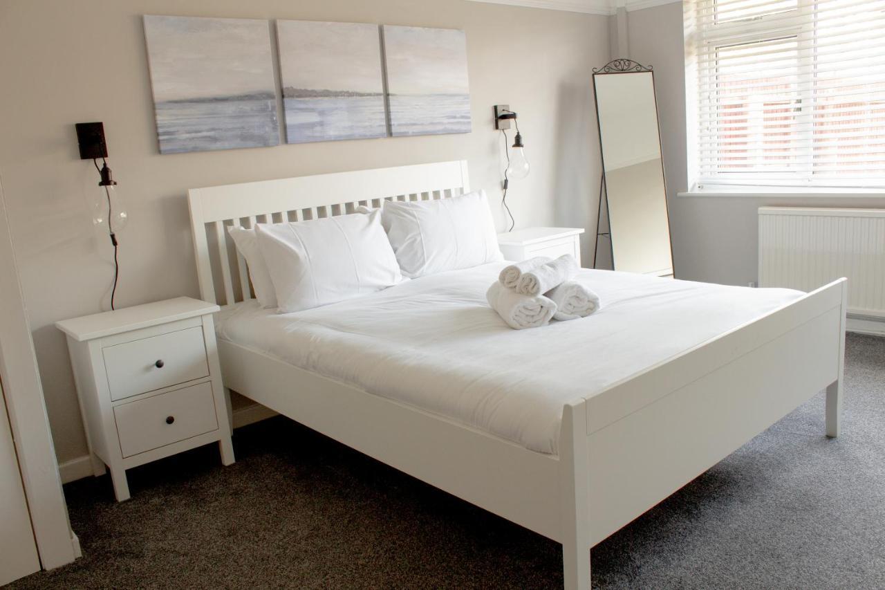 Cosy 3Bed Bungalow In West Kirby, Free Parking Frankby Eksteriør bilde
