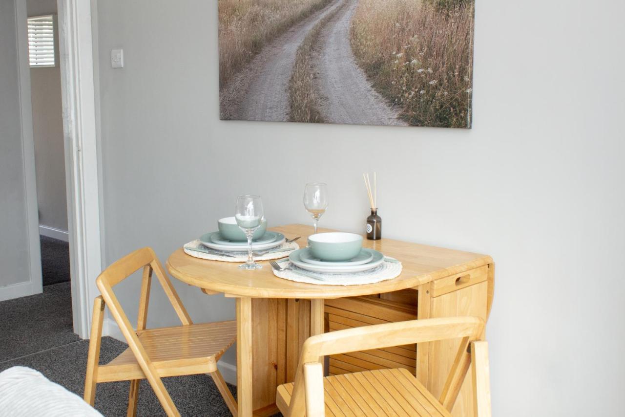 Cosy 3Bed Bungalow In West Kirby, Free Parking Frankby Eksteriør bilde