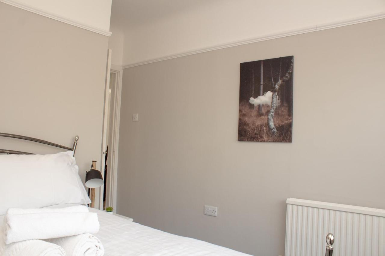Cosy 3Bed Bungalow In West Kirby, Free Parking Frankby Eksteriør bilde