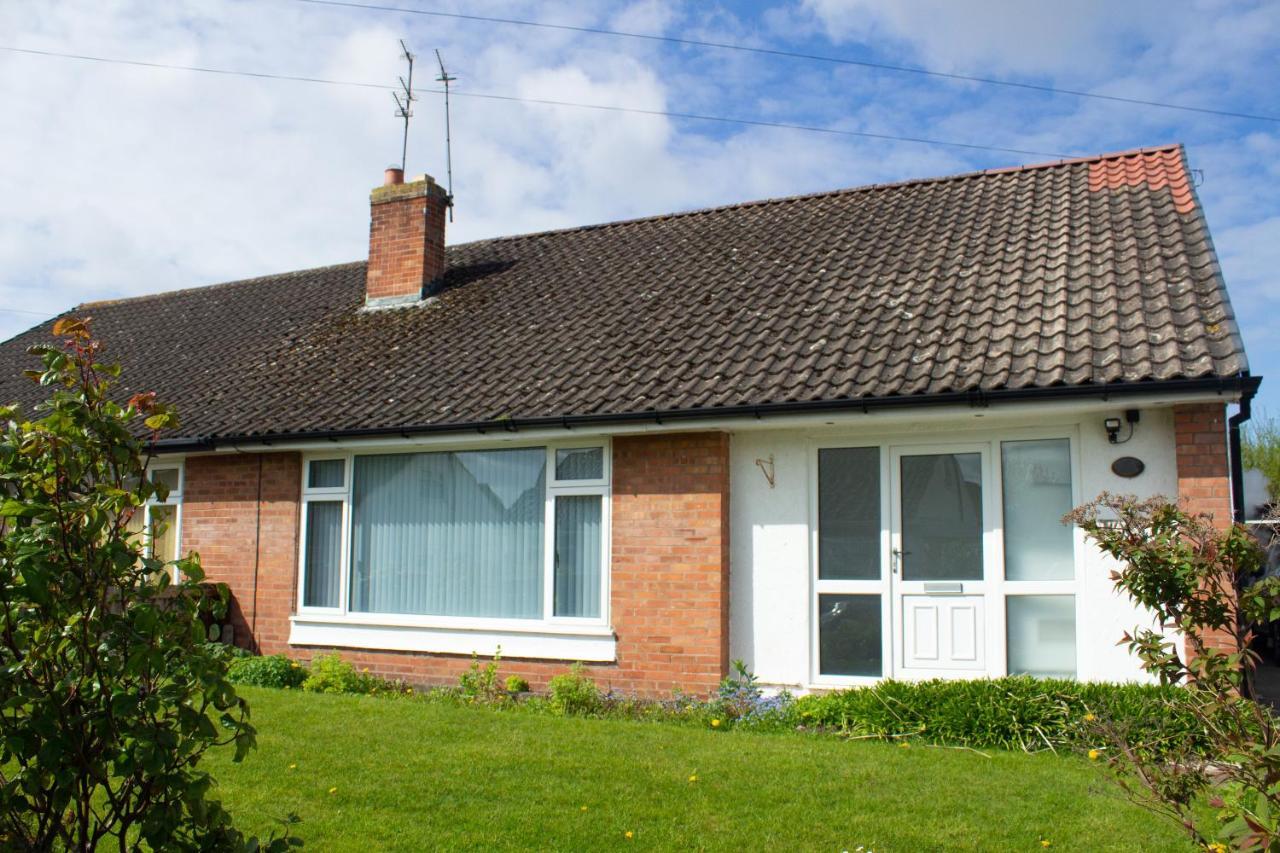 Cosy 3Bed Bungalow In West Kirby, Free Parking Frankby Eksteriør bilde
