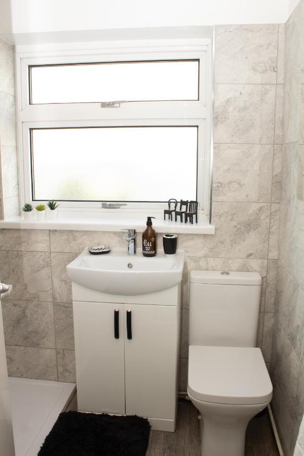 Cosy 3Bed Bungalow In West Kirby, Free Parking Frankby Eksteriør bilde